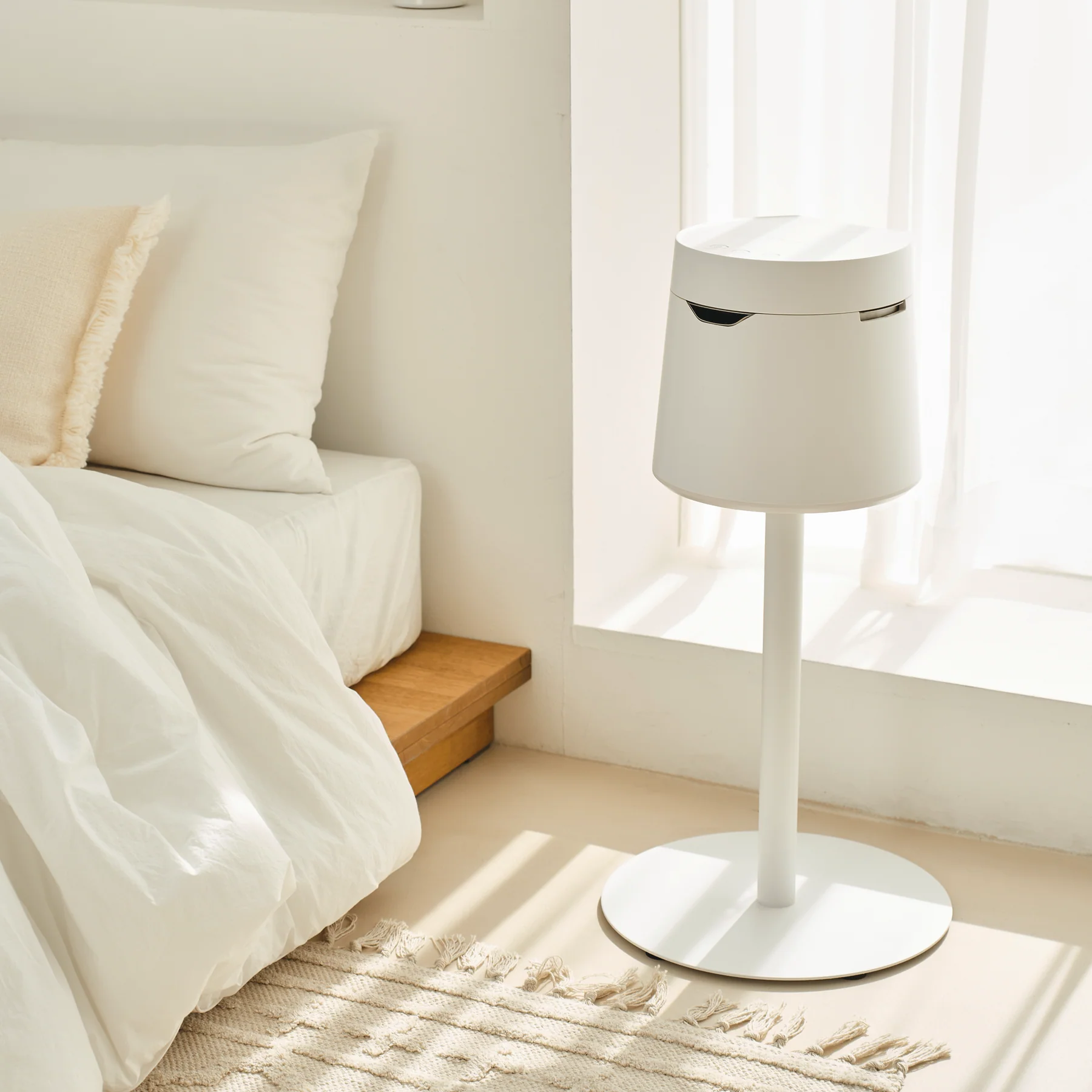 Carepod One Plus állvánnyal a nappaliban
