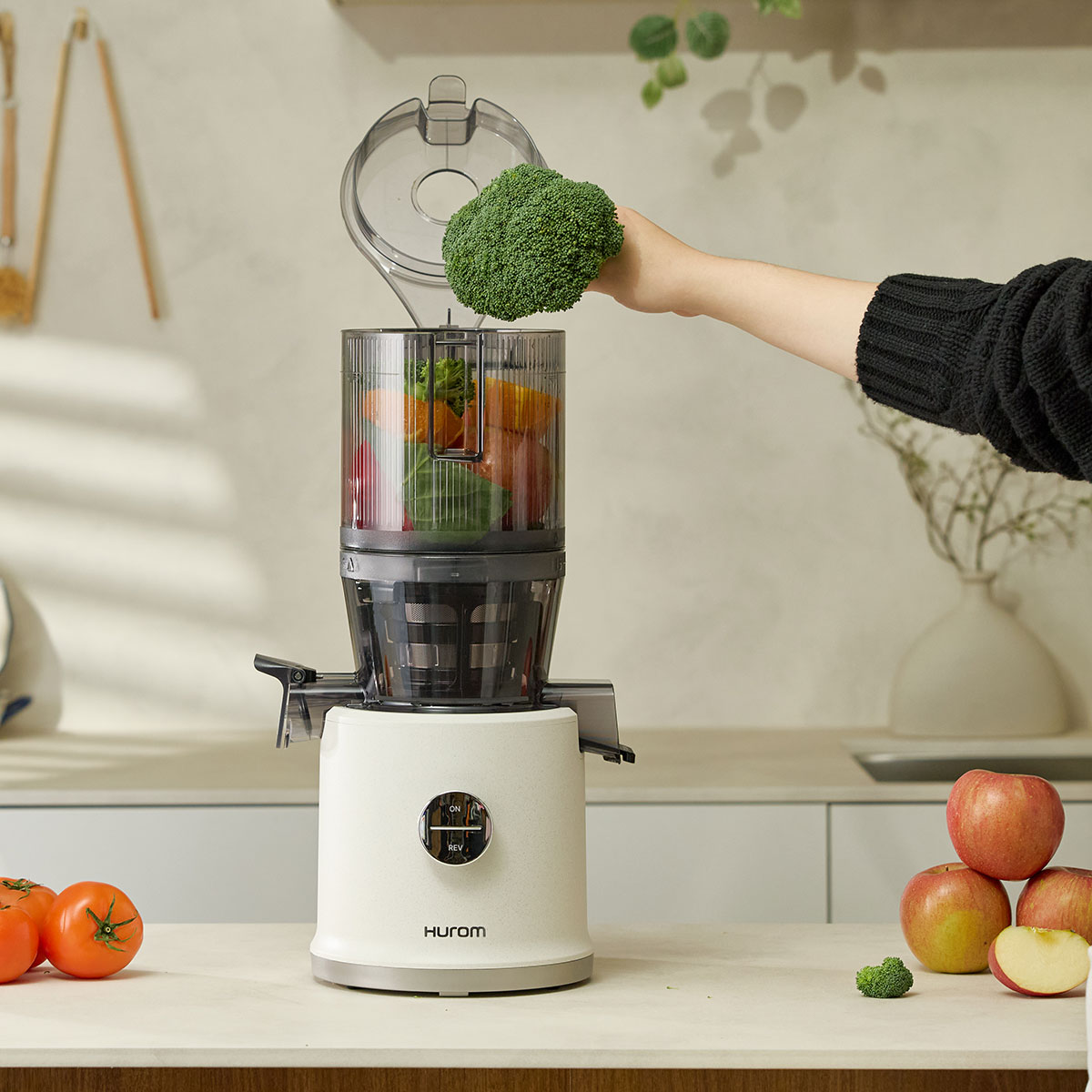 [Hurom H80-ST használat közben]